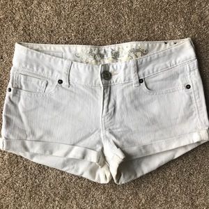 ❄️ Express Women’s White Denim Shorts